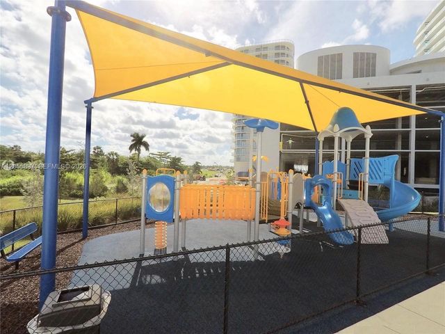 14951 Royal Oaks Lane 409, North Miami, FL 33181
