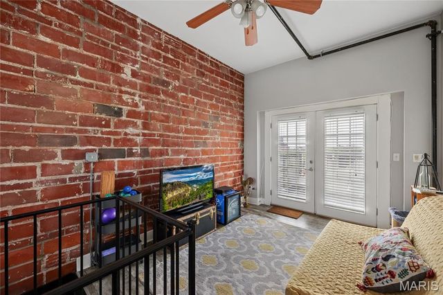 1831 Sidney Street L, St Louis, MO 63104