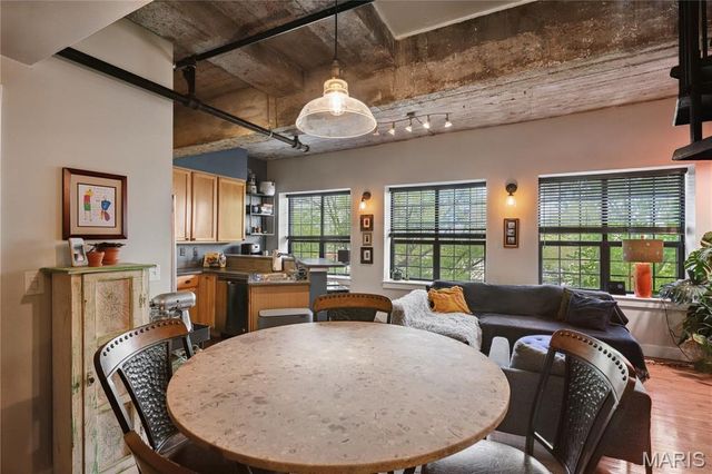 1831 Sidney Street L, St Louis, MO 63104