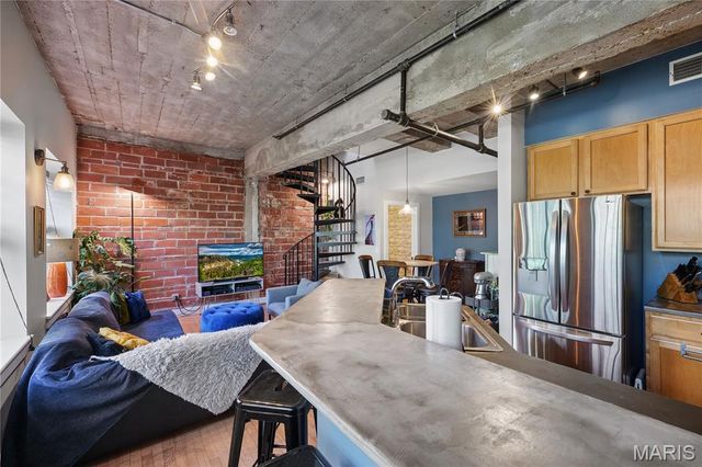 1831 Sidney Street L, St Louis, MO 63104