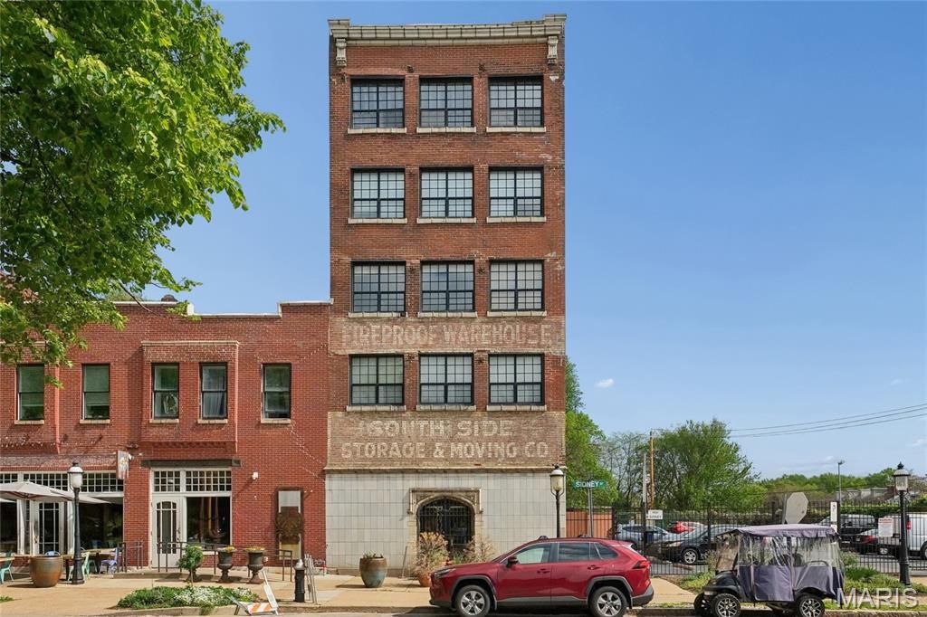 1831 Sidney Street L, St Louis, MO 63104