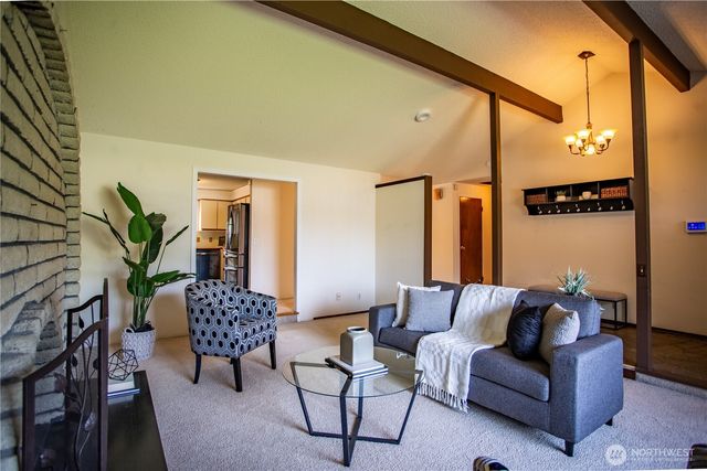 3949 SE 10th Place, Renton, WA 98058