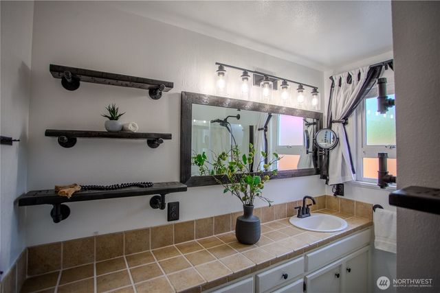 3949 SE 10th Place, Renton, WA 98058