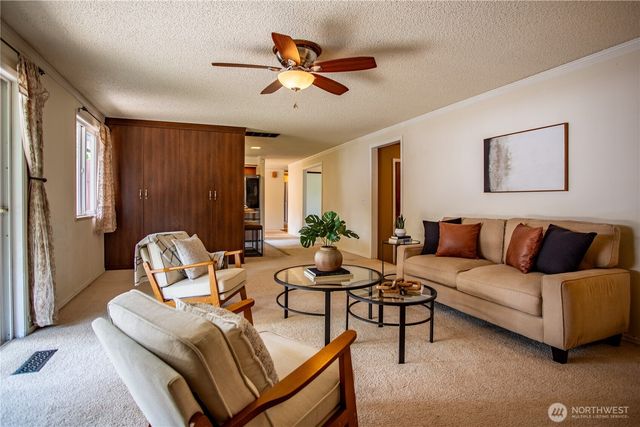 3949 SE 10th Place, Renton, WA 98058