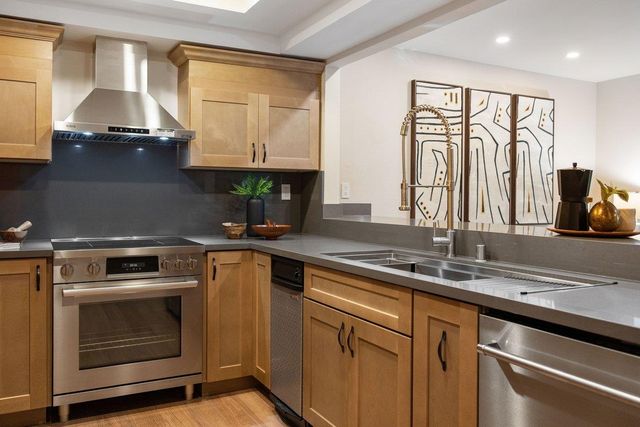 4112 Thain Way, Palo Alto, CA 94306
