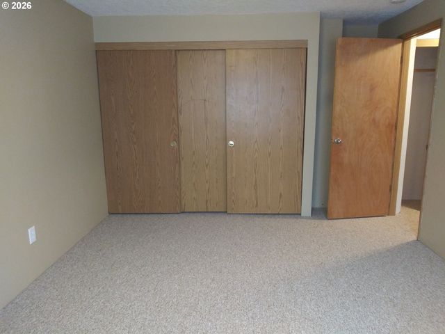 6822 Se WOODSTOCK Blvd, Portland, OR 97206