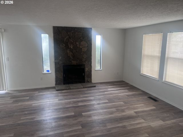 6822 Se WOODSTOCK Blvd, Portland, OR 97206