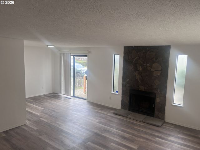 6822 Se WOODSTOCK Blvd, Portland, OR 97206