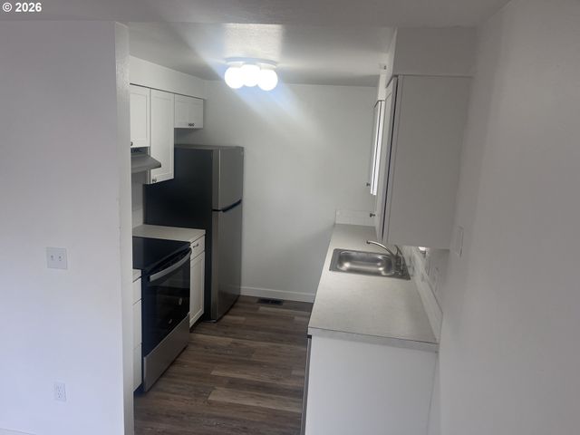 6822 Se WOODSTOCK Blvd, Portland, OR 97206