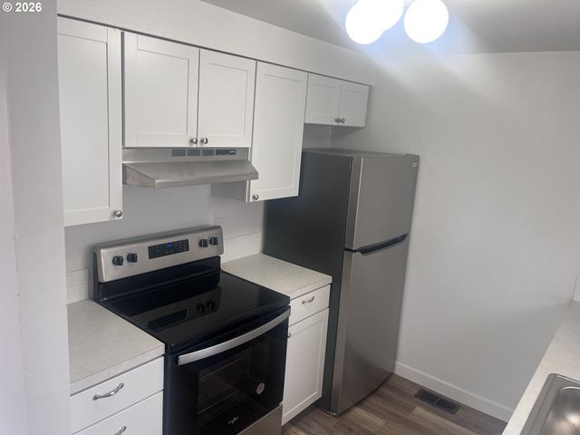 6822 Se WOODSTOCK Blvd, Portland, OR 97206