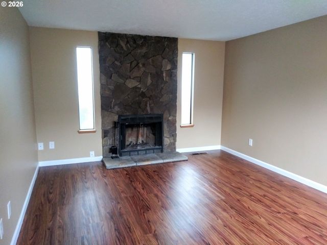 6822 Se WOODSTOCK Blvd, Portland, OR 97206