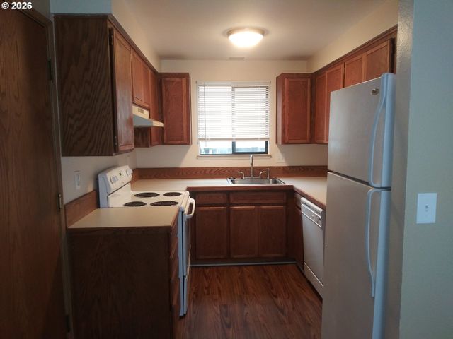 6822 Se WOODSTOCK Blvd, Portland, OR 97206