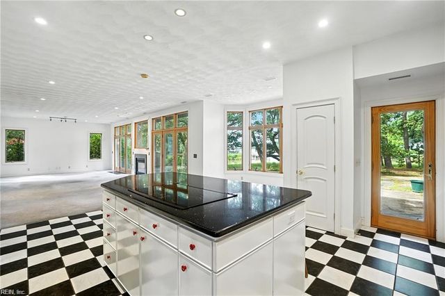 423 Hariton CT, Norfolk, VA 23505