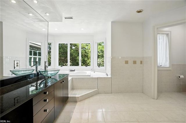 423 Hariton CT, Norfolk, VA 23505