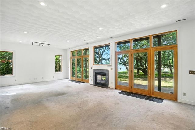 423 Hariton CT, Norfolk, VA 23505