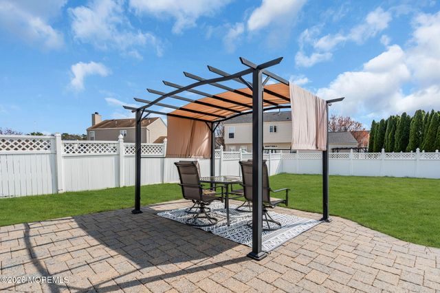 7 Branchwood Place, Bayville, NJ 08721