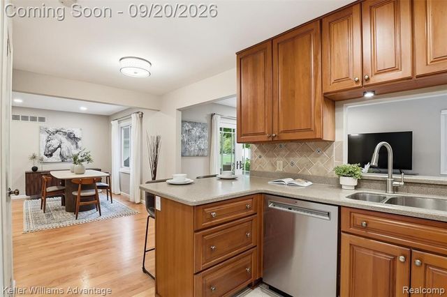 1664 Hanley Court, Birmingham, MI 48009