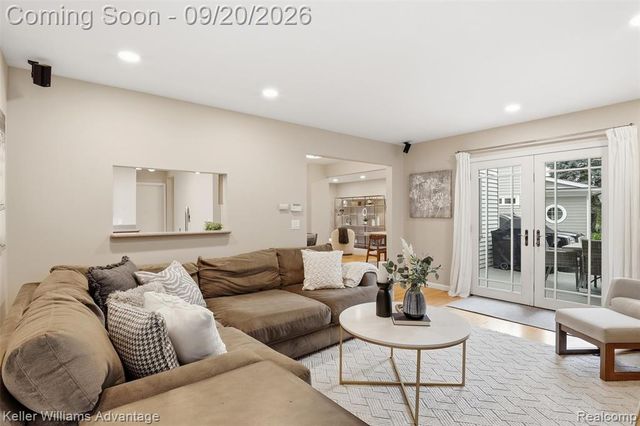 1664 Hanley Court, Birmingham, MI 48009