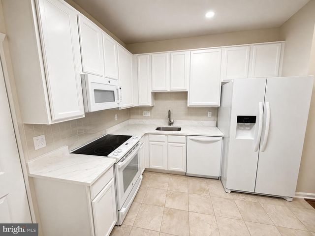 14 REGENTS CT, Bensalem, PA 19020