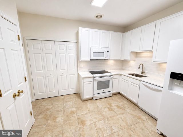 14 REGENTS CT, Bensalem, PA 19020