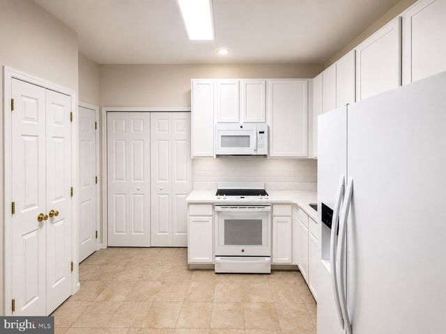 14 REGENTS CT, Bensalem, PA 19020