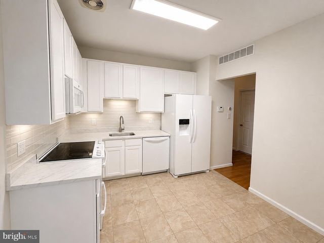 14 REGENTS CT, Bensalem, PA 19020