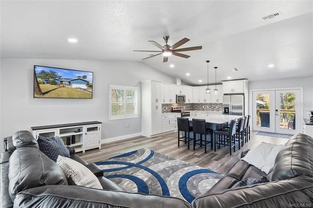 9205 W HARBOR ISLE COURT, Crystal River, FL 34429