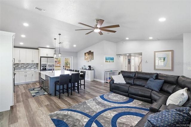 9205 W HARBOR ISLE COURT, Crystal River, FL 34429