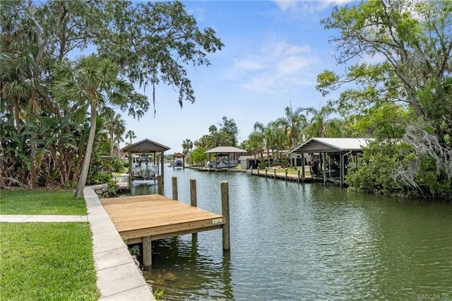 9205 W HARBOR ISLE COURT, Crystal River, FL 34429