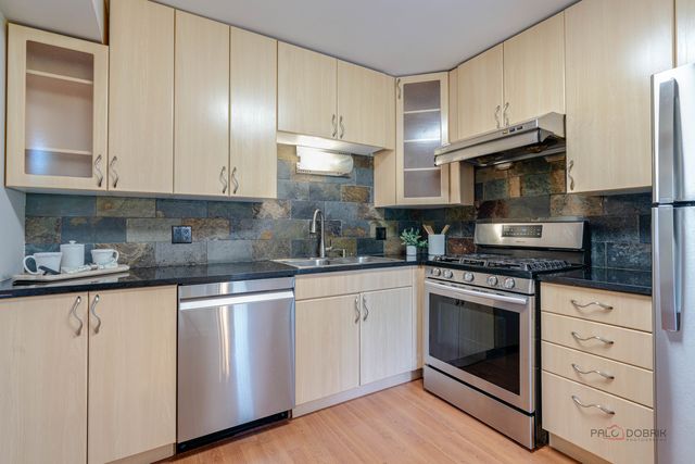 135 Brandywine Court, Vernon Hills, IL 60061