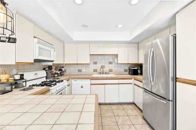 25644 Sharp J, Hemet, CA 92544