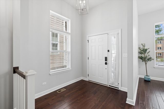 14 N Dryden Place, Arlington Heights, IL 60004