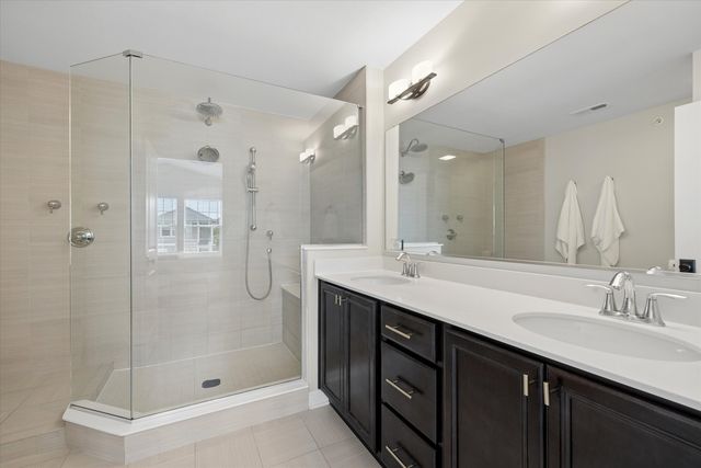 14 N Dryden Place, Arlington Heights, IL 60004