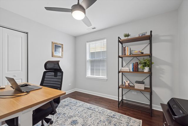 14 N Dryden Place, Arlington Heights, IL 60004