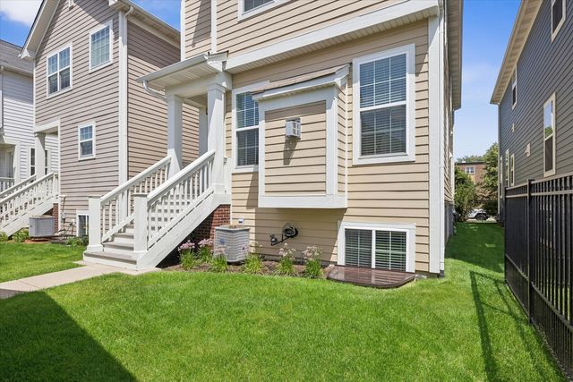 14 N Dryden Place, Arlington Heights, IL 60004