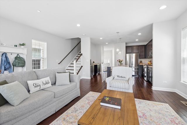 14 N Dryden Place, Arlington Heights, IL 60004