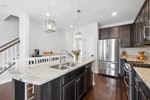 14 N Dryden Place, Arlington Heights, IL 60004