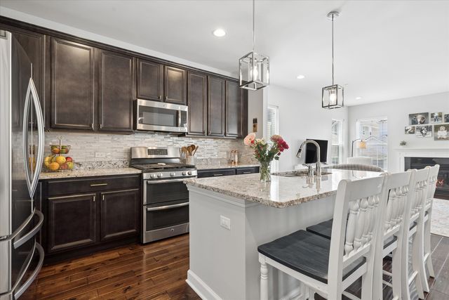 14 N Dryden Place, Arlington Heights, IL 60004