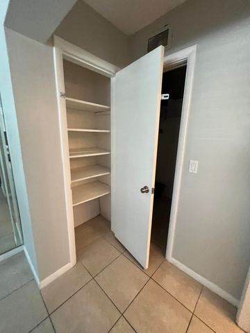 209 SE 6th Street 4, Boynton Beach, FL 33435