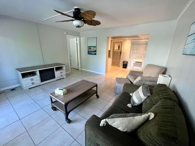 209 SE 6th Street 4, Boynton Beach, FL 33435