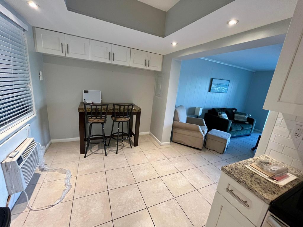 209 SE 6th Street 4, Boynton Beach, FL 33435