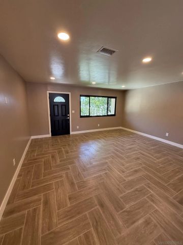 519 Camelot Drive, Oceanside, CA 92054