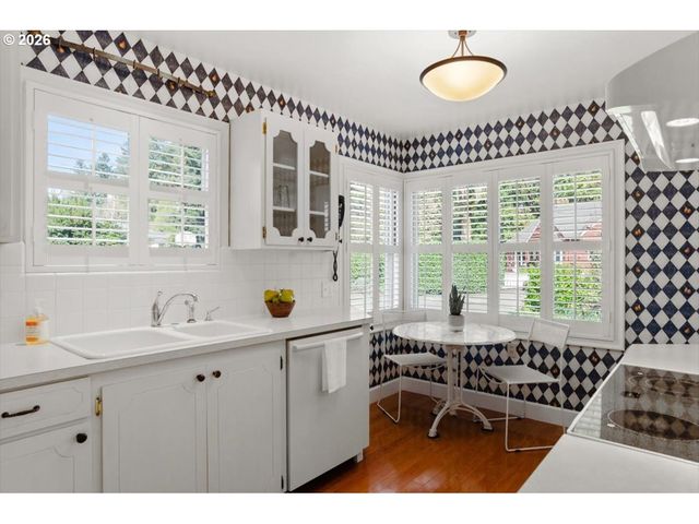 1310 HEATER Ct, West Linn, OR 97068