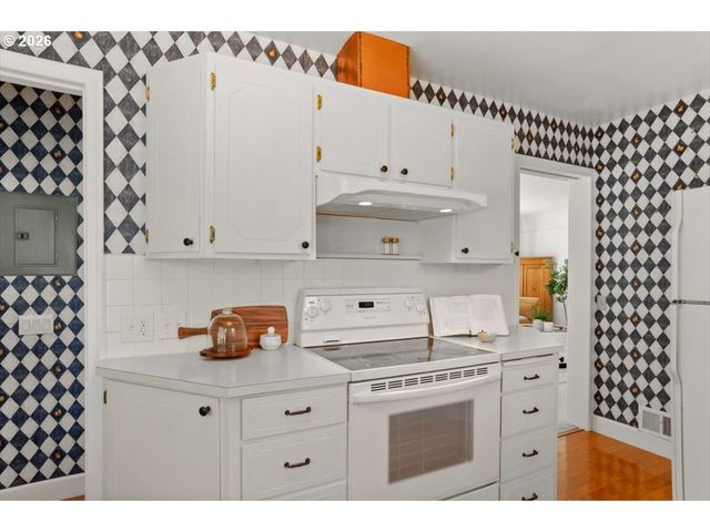 1310 HEATER Ct, West Linn, OR 97068