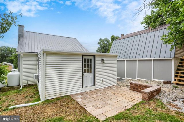 2193 CRALEY RD, Windsor, PA 17366