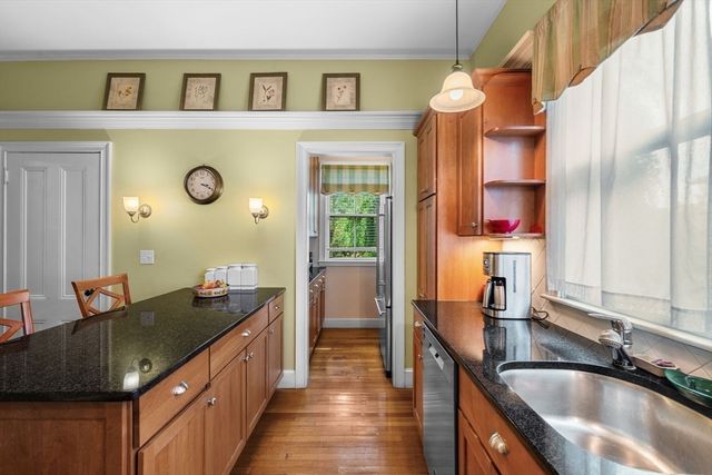 20 Winter St, Salem, MA 01970