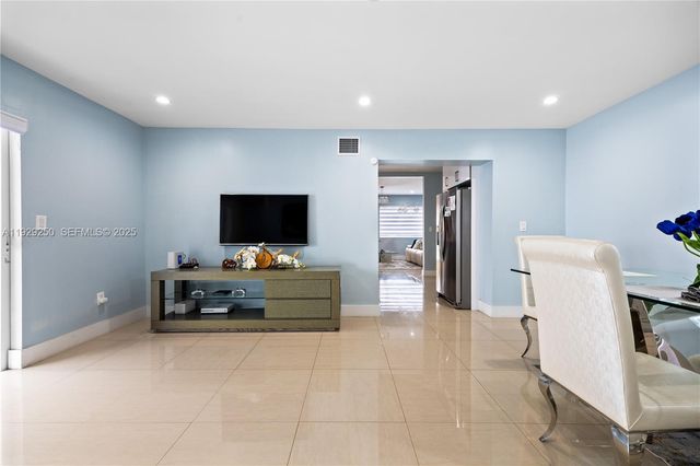 2520 SW 13th St, Miami, FL 33145