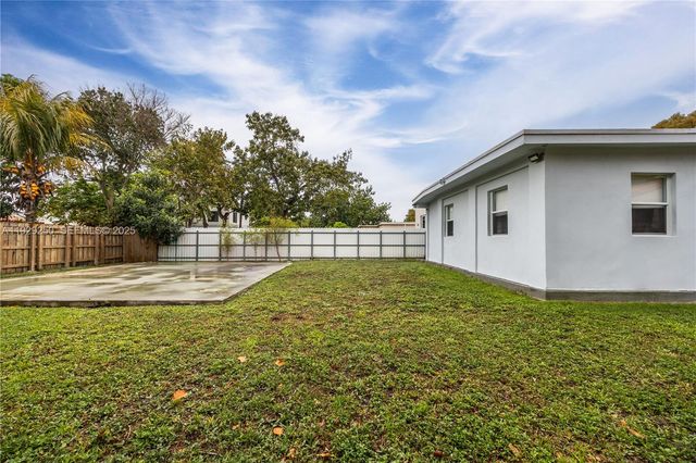 2520 SW 13th St, Miami, FL 33145