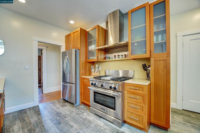 2038 Lakeshore Ave, Oakland, CA 94606