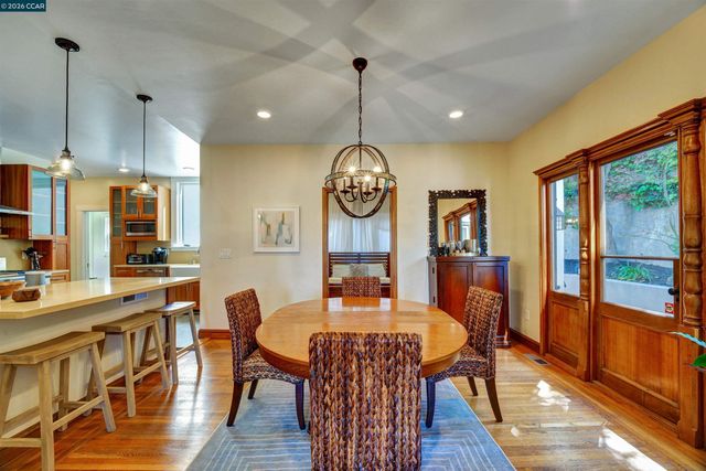 2038 Lakeshore Ave, Oakland, CA 94606